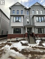 15 Cleveland Cmn in Cambridge, ON - Building Photo