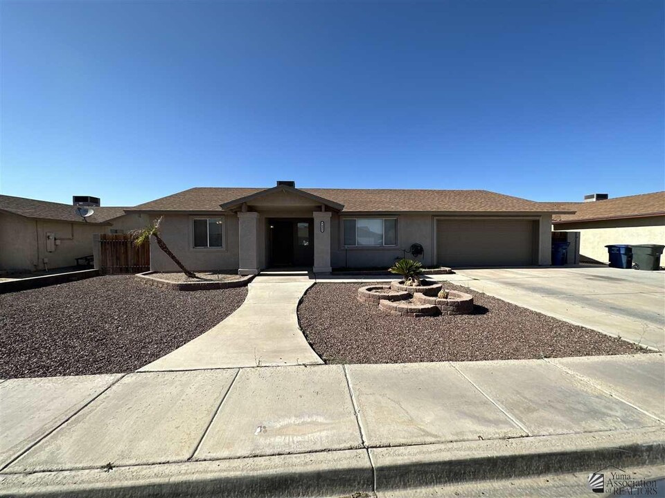 7432 E 24th Ln in Yuma, AZ - Building Photo