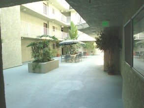 Magnolia Terrace Apartments in Valley Village, CA - Building Photo - Building Photo