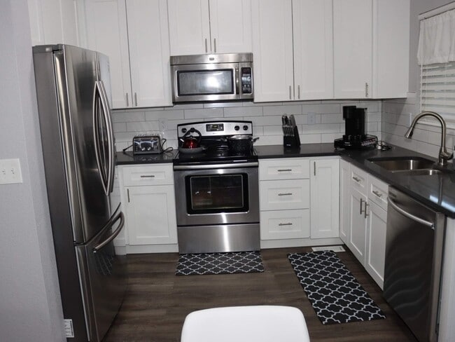 19038 E Carmel Dr in Aurora, CO - Building Photo - Building Photo