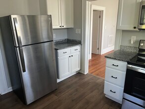 Room in House on Holloway St in Durham, NC - Building Photo - Building Photo