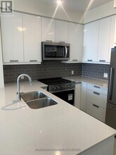 35 Watergarden Dr in Mississauga, ON - Building Photo - Building Photo