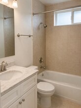 724 Clay Ave in Huntington Beach, CA - Foto de edificio - Building Photo