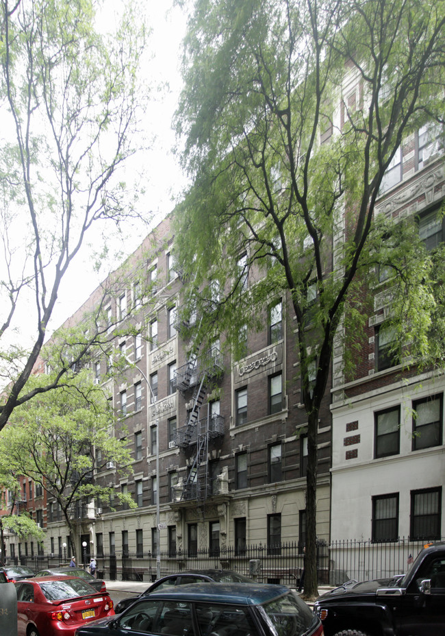 525-529 W 111th St in New York, NY - Foto de edificio - Building Photo