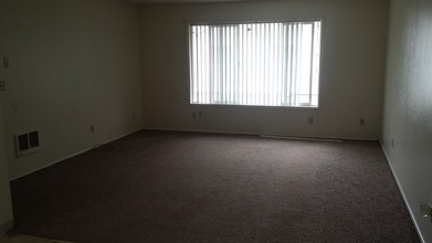 142 Beulah Dr, Unit 2 in Longview, WA - Building Photo - Building Photo