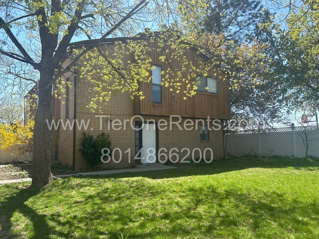 2274 Four Wds Cir in Salt Lake City, UT - Building Photo - Building Photo