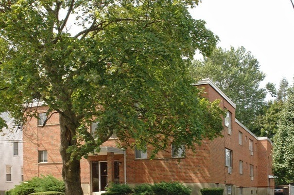 23 Oakwood Ave in West Hartford, CT - Foto de edificio