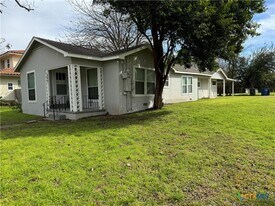 397 W Edgewater Terrace in New Braunfels, TX - Building Photo