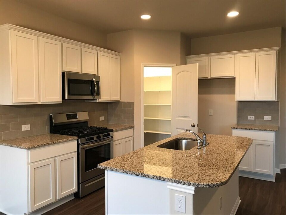 4313 Buffalo Ford Rd in Georgetown, TX - Building Photo