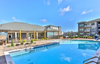 Avion Point in Charlotte, NC - Building Photo - Building Photo