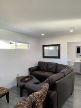 9227 S 5th Ave in Inglewood, CA - Building Photo - Building Photo