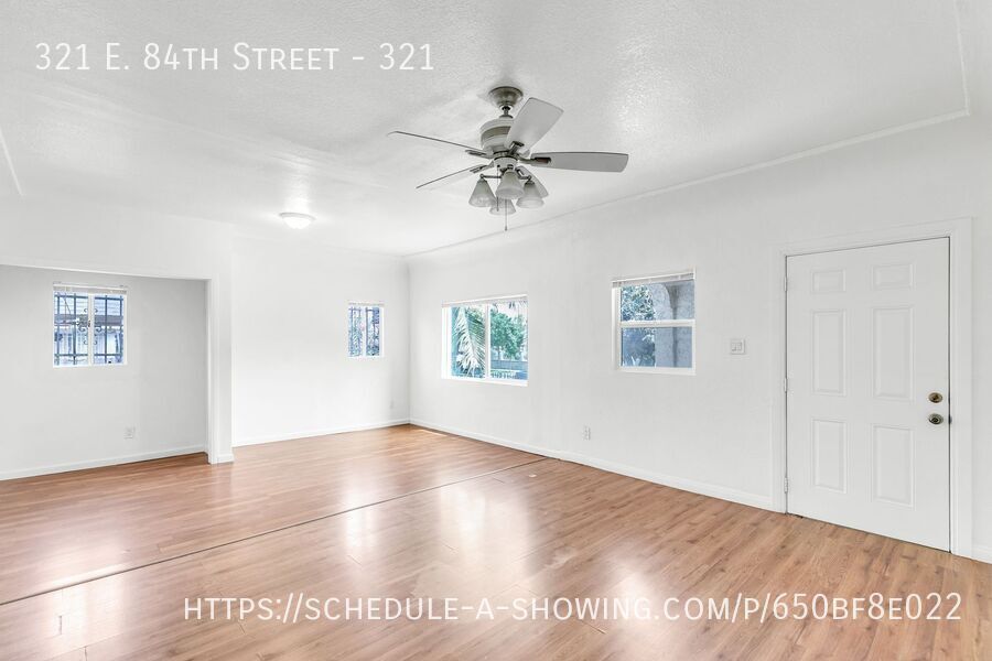 321 E 84th St in Los Angeles, CA - Building Photo