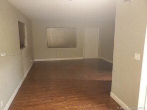 2420 Johnson St-Unit -107 in Hollywood, FL - Building Photo - Building Photo