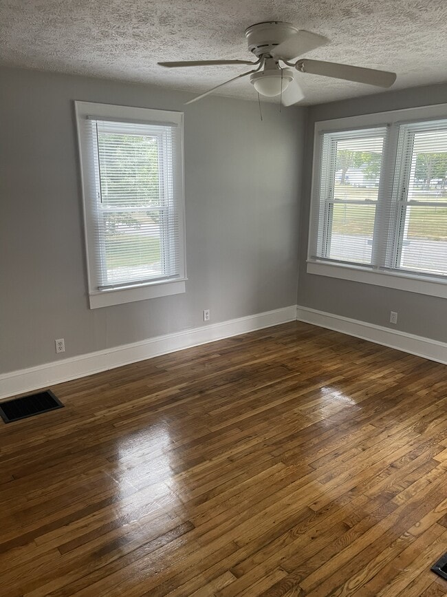 645 W North St in Wytheville, VA - Building Photo - Building Photo
