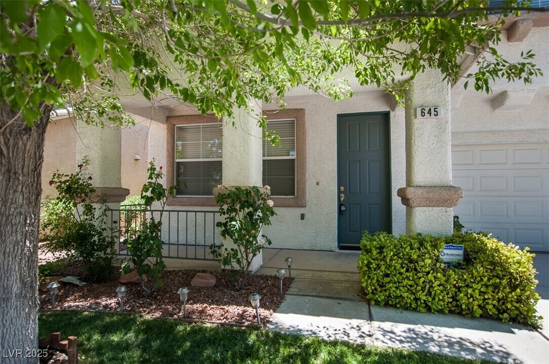 645 Elliot Peak Ave in Las Vegas, NV - Building Photo