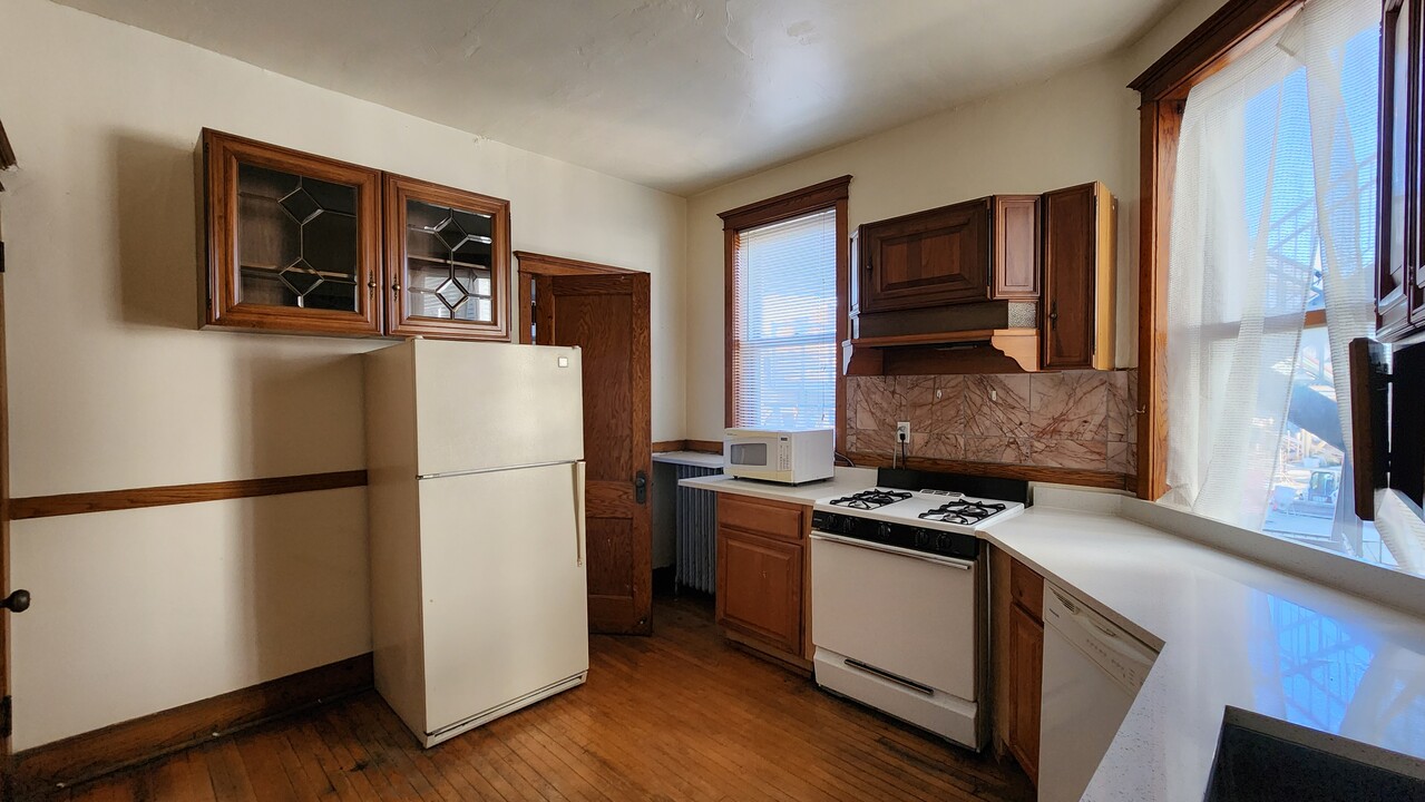 3326 N Clark St in Chicago, IL - Building Photo