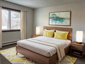 Pondview Apartments in Maplewood, MN - Building Photo - Building Photo