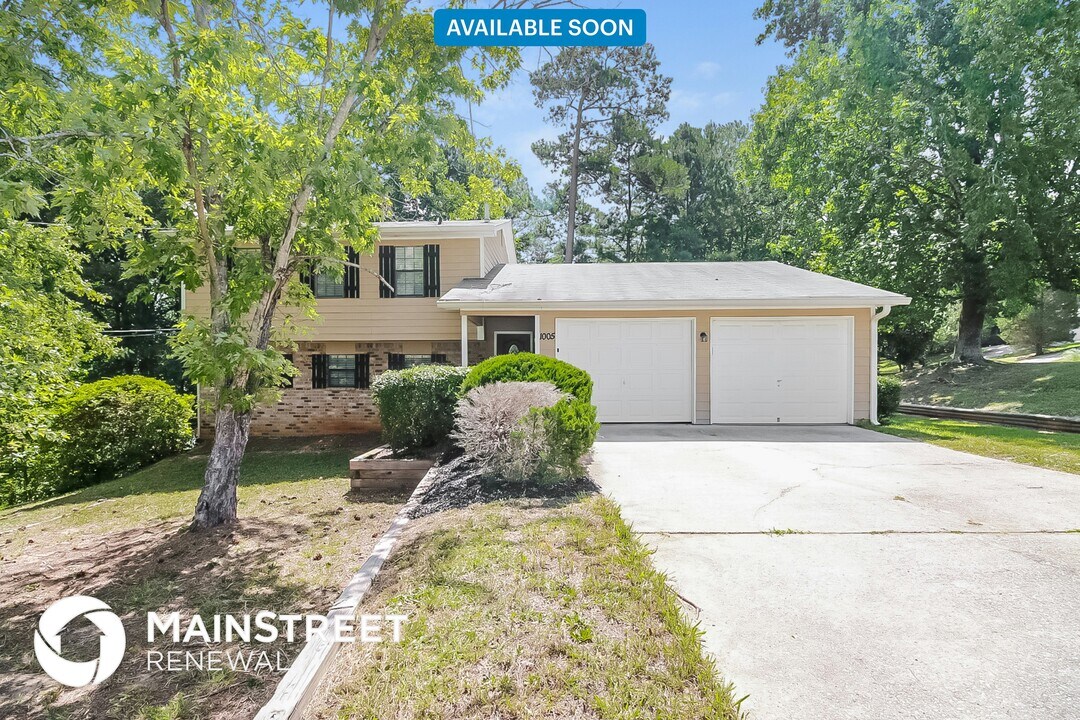 1005 Lombardy Way in Jonesboro, GA - Building Photo