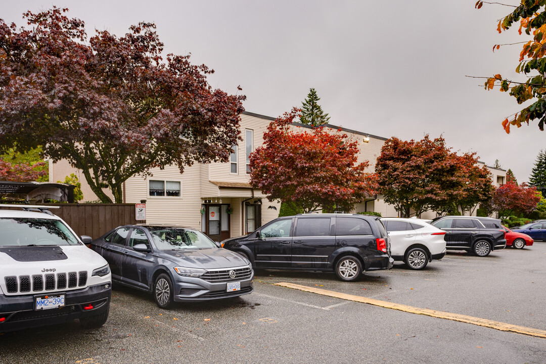 Delta Gardens in Delta, BC - Building Photo