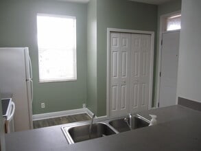 6144 Abbott Station Drive, Unit Unit 201 in Zephyrhills, FL - Building Photo - Building Photo