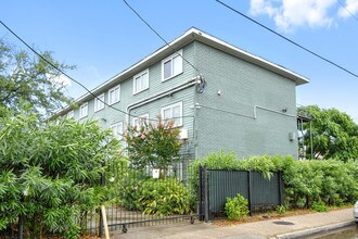 2013 S Liberty St-Unit -11 in New Orleans, LA - Building Photo - Building Photo