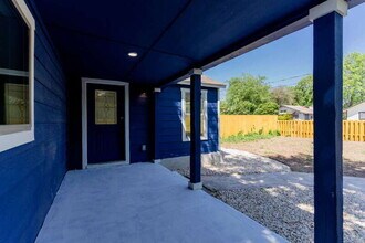 146 Leroux St in San Antonio, TX - Building Photo - Building Photo