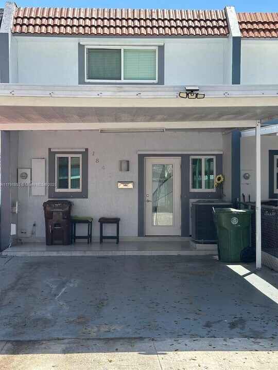 1840 W 73rd Pl in Hialeah, FL - Building Photo