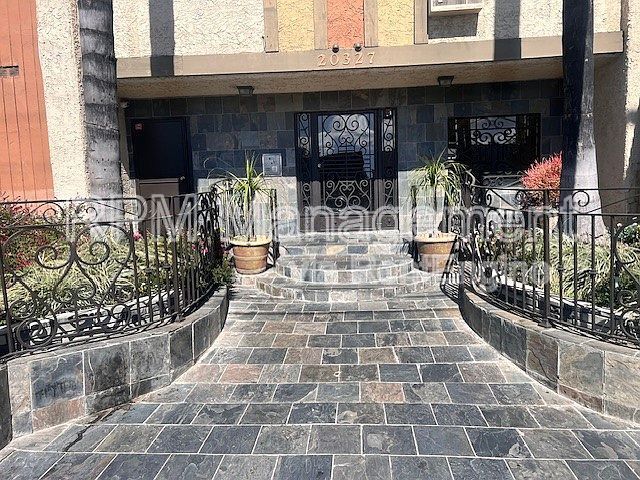 20327 W Saticoy St in Winnetka, CA - Building Photo