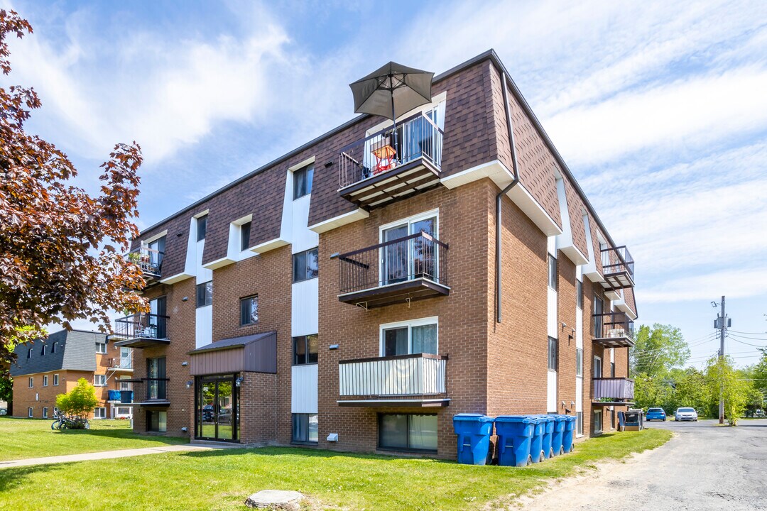 224 Seigneurial O in St-Bruno-de-Montarville, QC - Building Photo