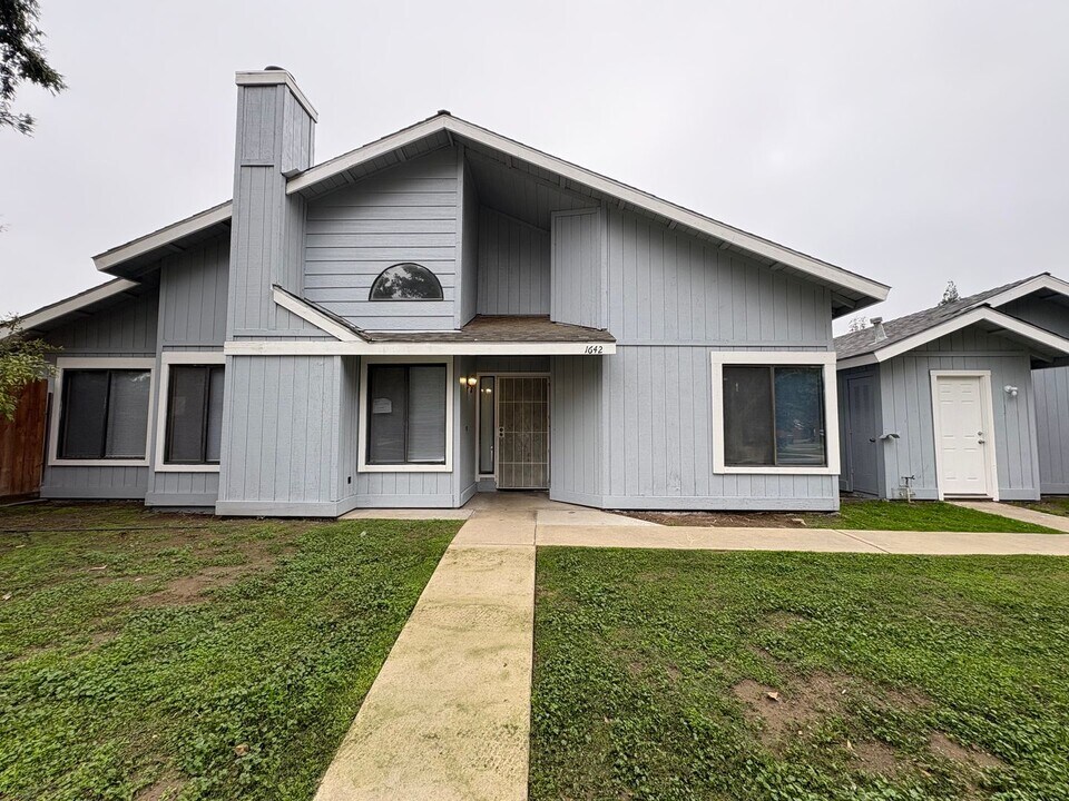 1642 N Goddard St in Visalia, CA - Building Photo