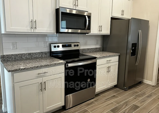 2916 NE 4th Pl in Cape Coral, FL - Building Photo - Building Photo