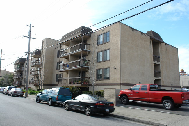 Bayview Apartments in Albany, CA - Foto de edificio - Building Photo