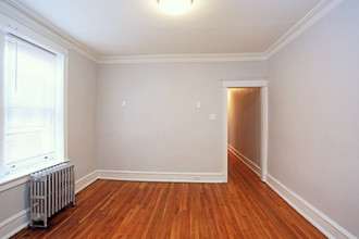 4519-4525 Pine St in Philadelphia, PA - Building Photo - Interior Photo