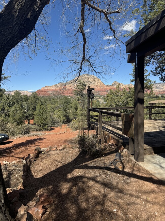 420 Arroyo Pinon Dr in Sedona, AZ - Foto de edificio - Building Photo