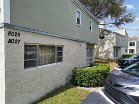 8027 Lagos De Campo Blvd in Tamarac, FL - Building Photo