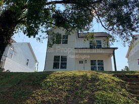 223 Virginia Ave in Florence, AL - Building Photo