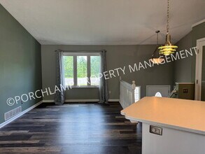 6235 Cascade Rd SE in Grand Rapids, MI - Building Photo - Building Photo