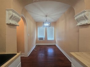 725 Broadway Avenue J in Galveston, TX - Foto de edificio - Building Photo