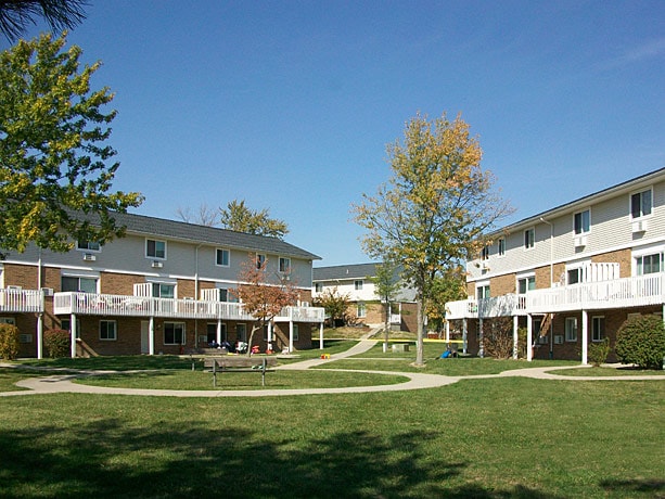 Clinton Circle Apartments in Defiance, OH - Building Photo