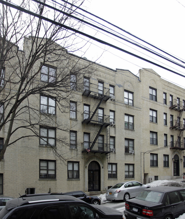 272 E 237th in Bronx, NY - Building Photo - Building Photo