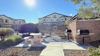 2291 W Horizon Ridge Pky, Unit 7141 in Henderson, NV - Building Photo - Building Photo