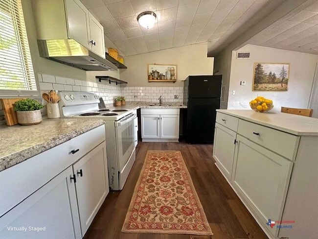 123 Stavena Rd in Wharton, TX - Building Photo - Building Photo