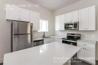 3726 Bellfort Ave in Houston, TX - Foto de edificio - Building Photo