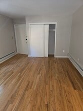 1714 W Touhy Ave, Unit D1N in Chicago, IL - Building Photo - Building Photo
