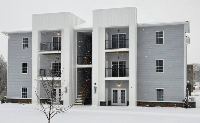 Hurstbourne Pointe in Louisville, KY - Foto de edificio - Building Photo