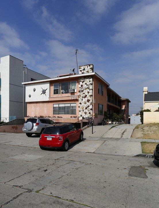 729 S Gramercy Dr in Los Angeles, CA - Building Photo