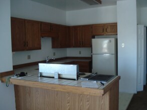 744 Crown Point Dr in Colorado Springs, CO - Foto de edificio - Building Photo