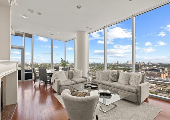 property at 2727 Kirby Dr