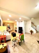 7350 Kirby Dr in Houston, TX - Building Photo - Building Photo