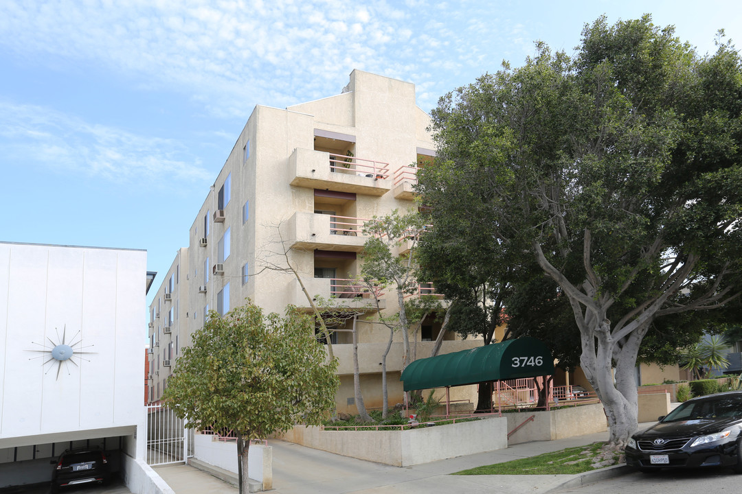 3746 Mentone Ave in Los Angeles, CA - Building Photo